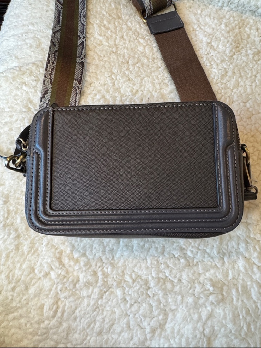 Sondra Roberts vegan leather crossbody Bag with Olive-Accent Strap - Picture 10 of 13